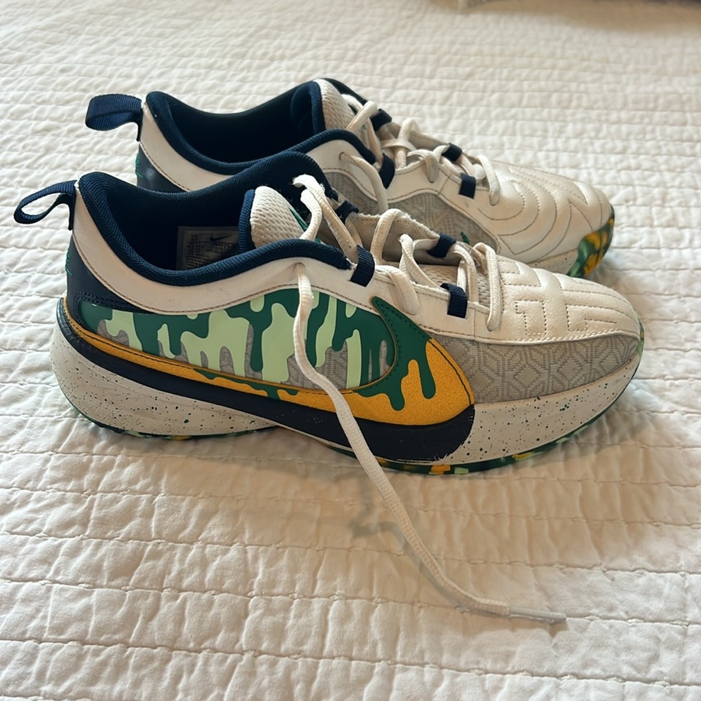 Nike Sneaker Giannis Freak 5 SE Hometown Hero Big Kids' Basketball Shoes Size 6Y